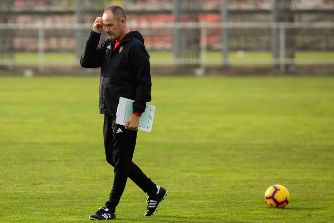 Víctor Fernández en un entrenamiento en la Ciudad Deportiva (Foto: Daniel Marzo).