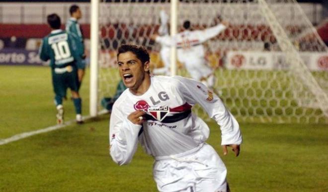 Cicinho, en su época como jugador del Sao Paulo con el que ganó el Mundial de Clubes (Foto: Sao Paulo).
