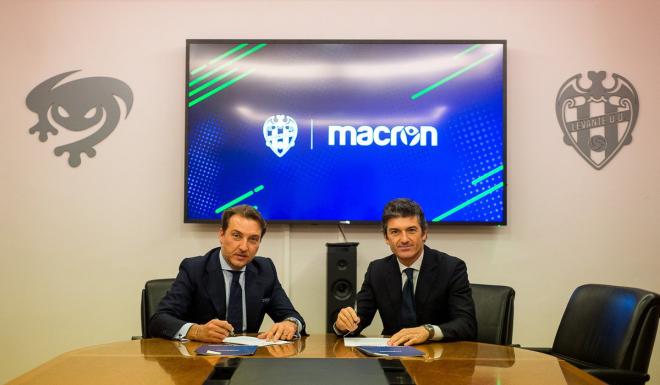 Quico Catalán posa junto a Gianluca Pavanello. (Foto: Levante UD)