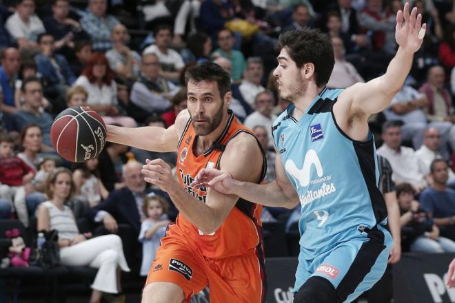 San Emeterio ante Estudiantes. (Foto: M. A. Polo)