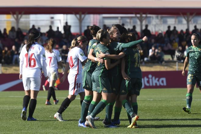 El Betis celebrando un gol en la ida (Foto: Kiko Hurtado).