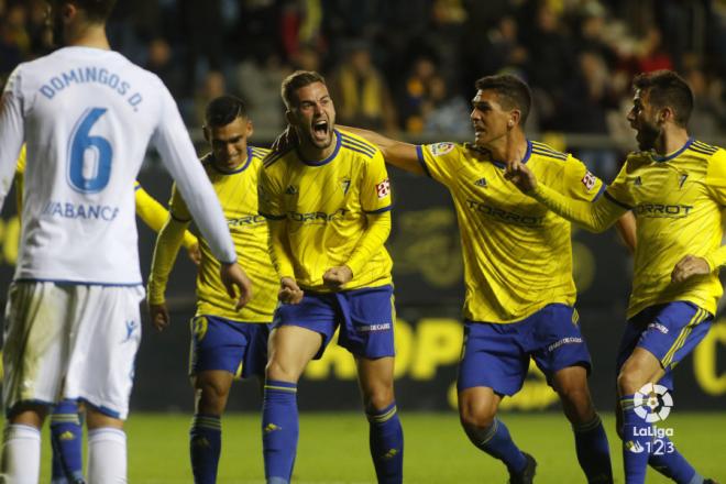 Carrillo celebra su gol en el Cádiz-Dépor en Carranza (Foto: LaLiga).