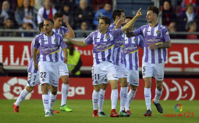 El Real Valladolid, tras el segundo gol en el duelo de ida de la final del play off de ascenso (Foto: LaLiga).