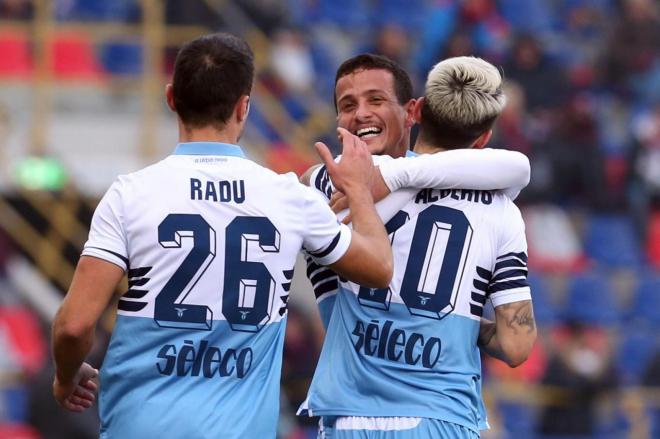 Luiz Felipe Ramos celebra el primer gol de la Lazio al Bolonia.