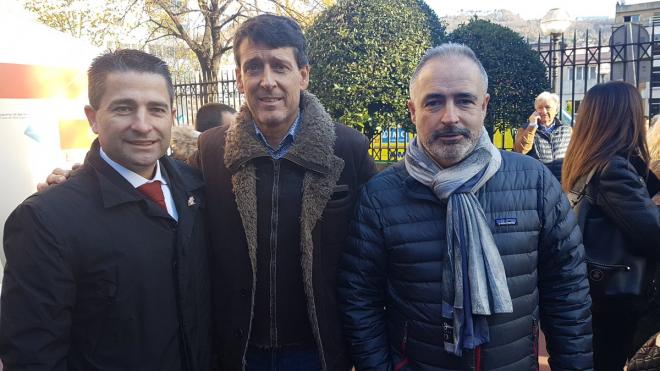Oscar Beristain, Andoni Ayarza y Ricardo Hernani en el jardín del palacete de Ibaigane.