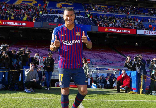 Murillo sonríe durante su presentación con el Barça. (Foto: FC Barcelona)