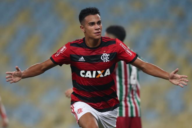 Reinier celebra un gol con Flamengo.