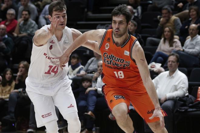 San Emeterio en un partido ante el conjunto maño. (Foto: M.A. Polo)