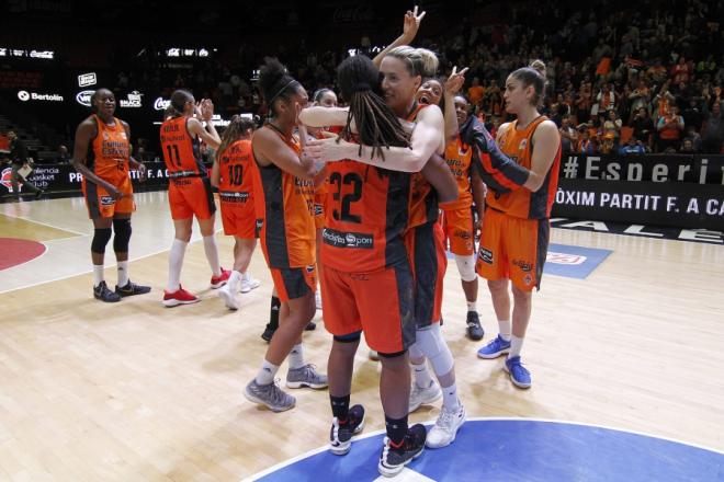 Valencia Basket celebra una victoria (Foto: Miguel Ángel Polo).