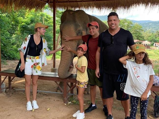 Ronaldo, junto a su familia, en Tailandia (Foto: Ronaldo Nazário).