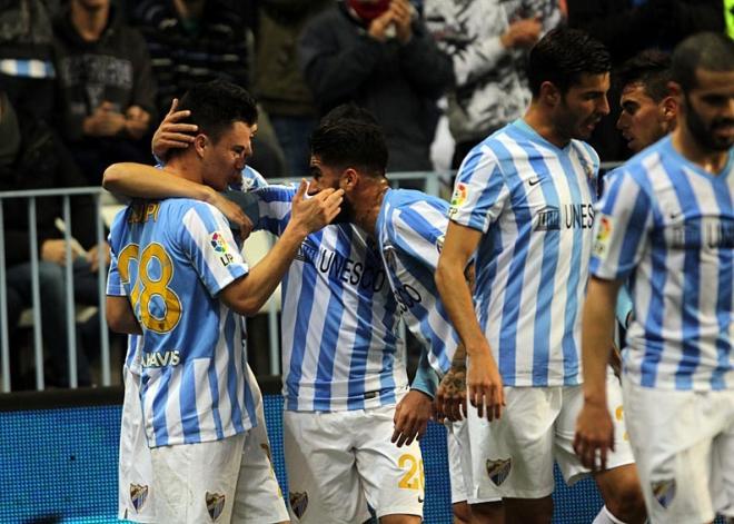 Samu y Juanpi celebran un gol en el último partido del Málaga en Reyes.