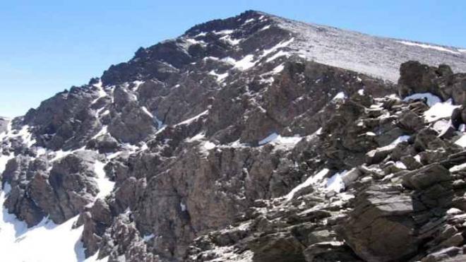 El imponente Mulhacen con sus más de 3.400 metros de altitud