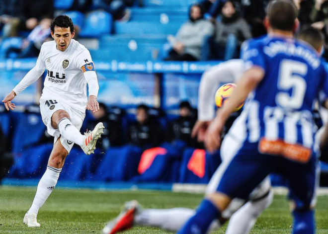 Dani Parejo marca de falta el 0-1 de falta directa. (Foto: Valencia CF)
