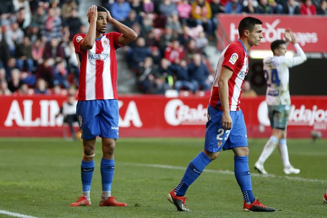 Blackman y Djurdjevic se lamentan durante el Sporting-Zaragoza (Foto: Luis Manso).