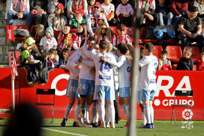 El Real Zaragoza celebra uno de los goles ante el Sporting (Foto: LaLiga).