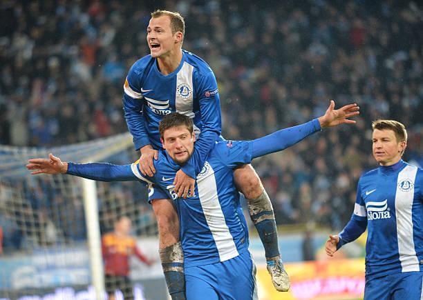 Zozulya y Seleznyov celebran un gol con el Dnipro.