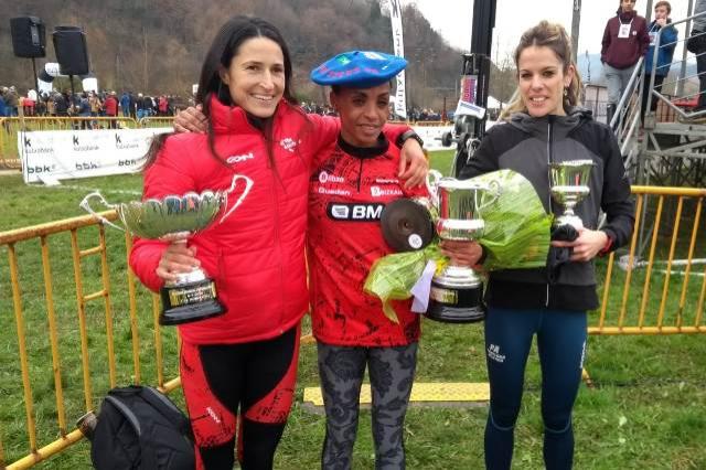 Elena Loyo, Trihas Gebre y Maitane Melero han subido al podio en Zornotza (Foto: BM Bilbao).