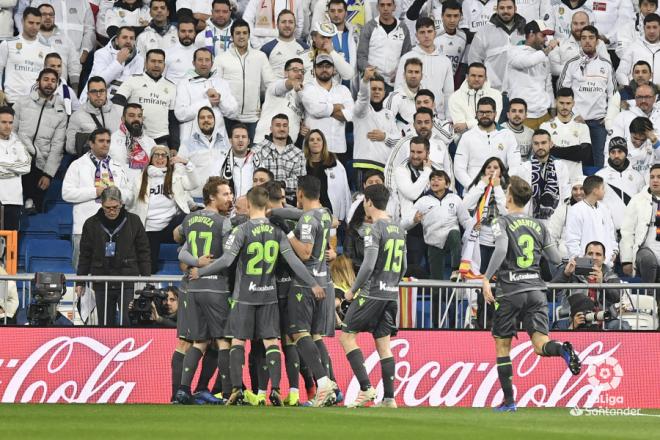 Los jugadores de la Real Sociedad celebran un gol de Willian José al Real Madrid (Foto: LaLiga).