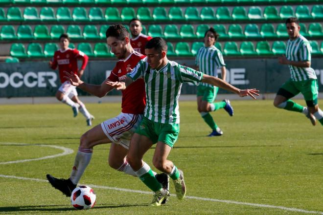 Imagen del partido entre el Betis Deportivo y el Espeleño (Foto: RBB).