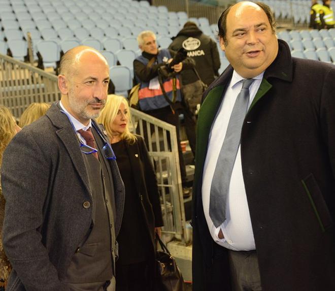 Aitor Elizegi junto a María Tato y Fernando San José en Balaídos