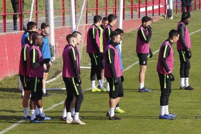 La plantilla del Sporting en el entrenamiento previo al duelo de Copa ante el Valencia (Foto: Luis Manso).