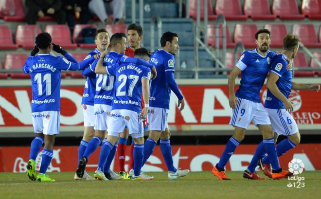 Los jugadores del Real Oviedo celebran uno de los goles ante el Numancia (Foto: LaLiga).