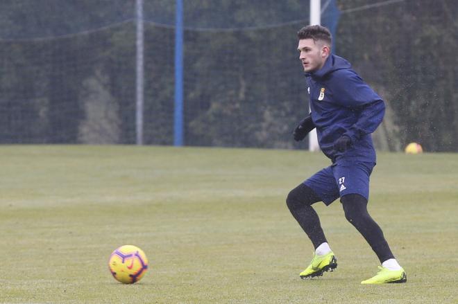 Viti en una acción de un entrenamiento esta temporada (Foto: Luis Manso)