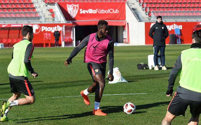 Joris Gnagnon, en el entrenamiento del Sevilla (Foto: Kiko Hurtado).
