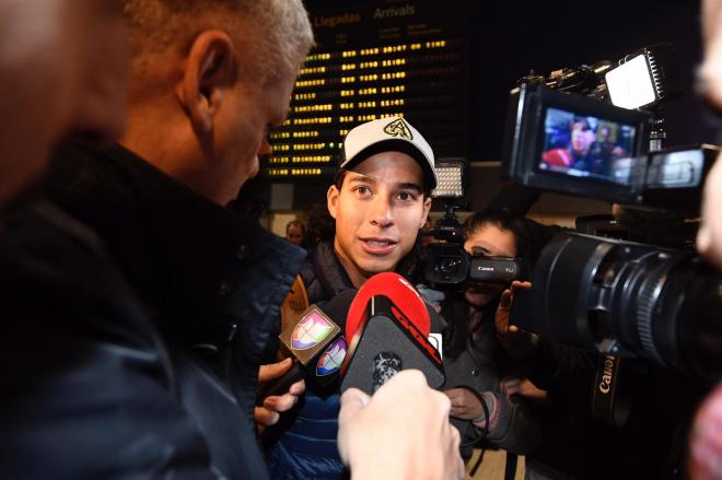 Diego Lainez en el aeropuerto de San Pablo (foto: Kiko Hurtado).