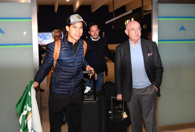 Diego Lainez junto a Lorenzo Serra Ferrer (foto: Kiko Hurtado).