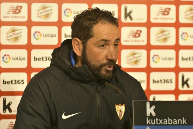 Pablo Machín en la sala de prensa de Lezama (Foto: Sevilla FC).