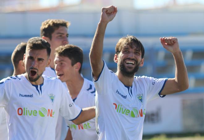 Bernal celebra el 1-0 ante el Almería B.