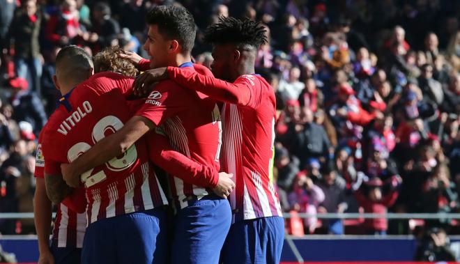 Los jugadores del Atlético festejan el gol de Griezmann de penalti (Foto: ATM).
