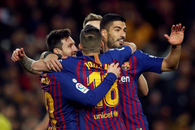 Los jugadores del Barcelona celebran uno de sus goles ante el Éibar.