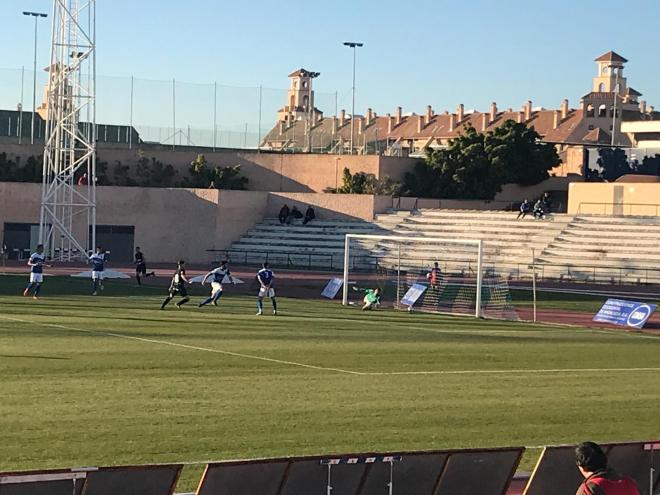 Momento del primer gol del Malagueño (Foto: María Sánchez).