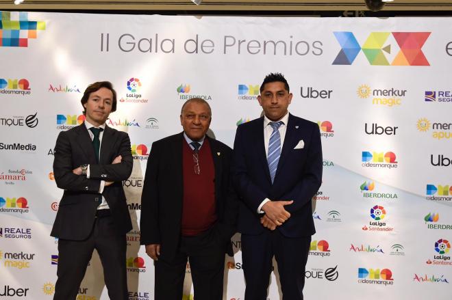 Joaquín Jofre, Abdullah Ben Barek y Basti, en los Premios DEX.