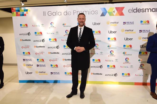 Pedro García Aguado posa en la gala de los premios DEX.