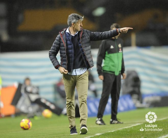 Imanol Alguacil da instrucciones durante el Real Sociedad-Espanyol (Foto: LaLiga).
