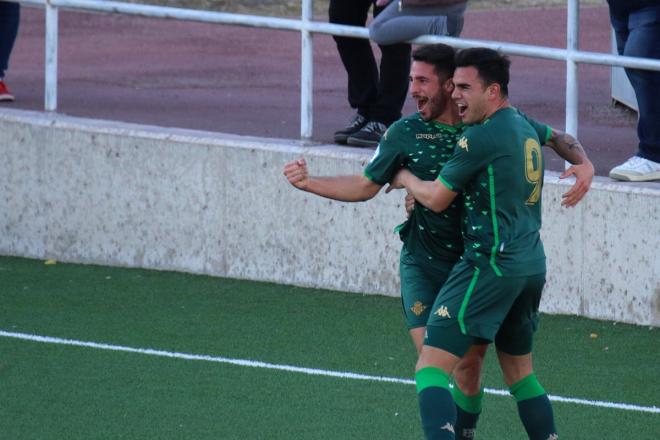 Irizo celebra uno de los goles ante el Xerez CD (Foto: Real Betis).