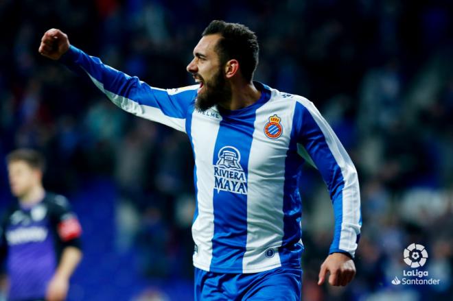 Borja Iglesias celebra un gol (Foto: LaLiga).