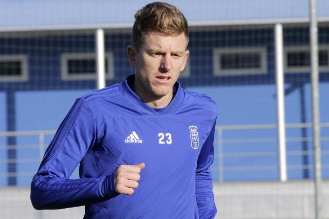 Mossa, durante un entrenamiento del Real Oviedo (Foto: Luis Manso).