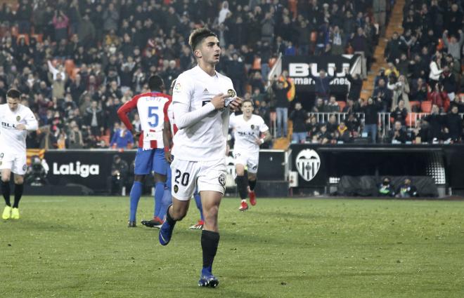 Ferran Torres celebra un gol la pasada temporada (Foto: David González)