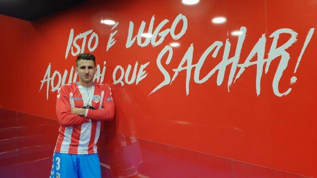 Gerard Valentin posa con la camiseta del Lugo (Foto: TL).