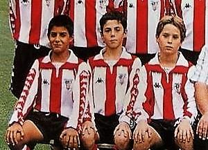 Markel Susaeta, en el centro de la imagen, ha hecho historia con el Athletic al llegar a los 500 partidos