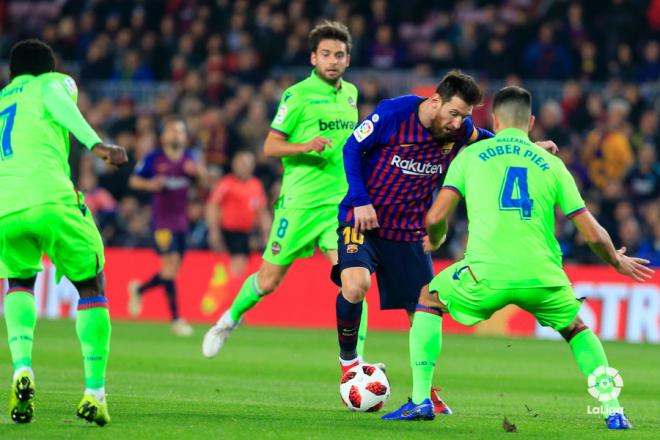 Lance del partido entre el Levante UD y el FC Barcelona en el Camp Nou la temporada pasada (Foto: LaLiga).