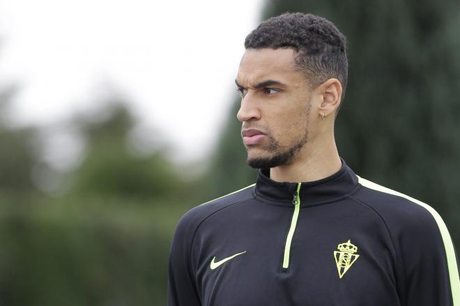 Nick Blackman durante un entrenamiento en Mareo (Foto: Luis Manso).