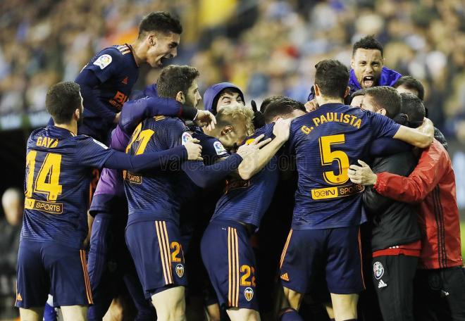 Los jugadores del Valencia CF celebran la victoria en Balaídos (Foto: Valencia CF).