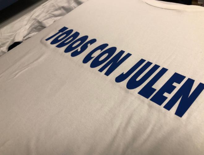 La camiseta con la que saltó el Málaga para apoyar al pequeño Julen.