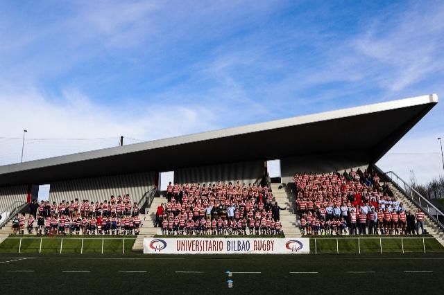 El Universitario Bilbao ya disfruta de su nueva grada cubierta (Foto: Edu del Fresno).