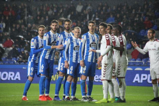 Jugada ensayada de los jugadores del Dépor ante el Albacete (Foto: Iris Miquel).